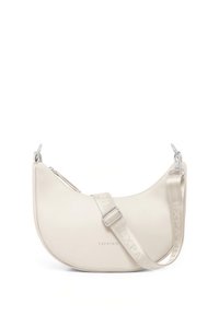 Kremowa skórzana torba na ramię o zaokrąglonym kształcie, srebrne okucia, zapięcie na zamek oraz paskiem z logo. Gładka tekstura z minimalnymi zdobieniami.