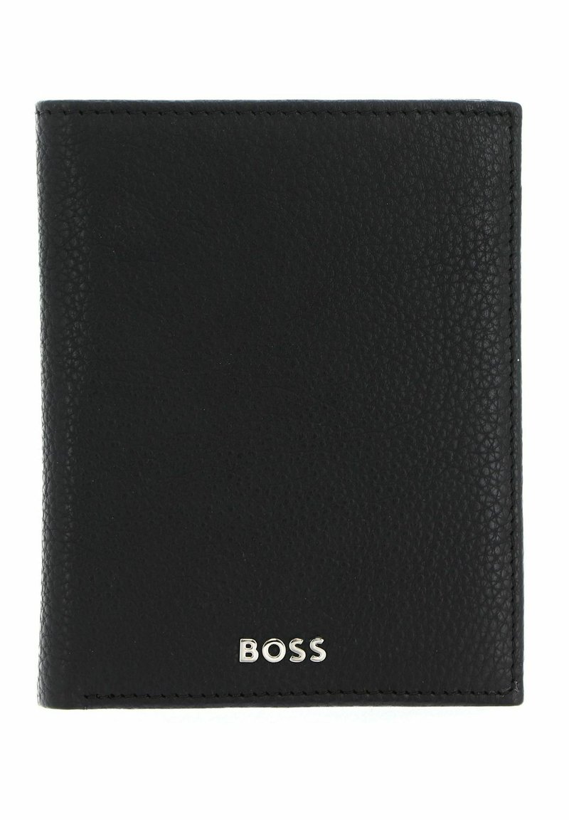 Portefeuille en cuir noir avec une surface texturée, présentant un logo "BOSS" argenté en bas à droite et des bords soigneusement cousus. Design en trois volets.