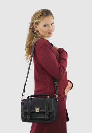 Zwarte leren handtas met gestructureerd ontwerp, gouden accenten, bovenhandvat en verstelbare schouderriem. Gestikte details zichtbaar.