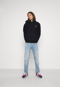 Carhartt WIP HOODED AMERICAN SCRIPT  - Sweatshirt com capuz - astro