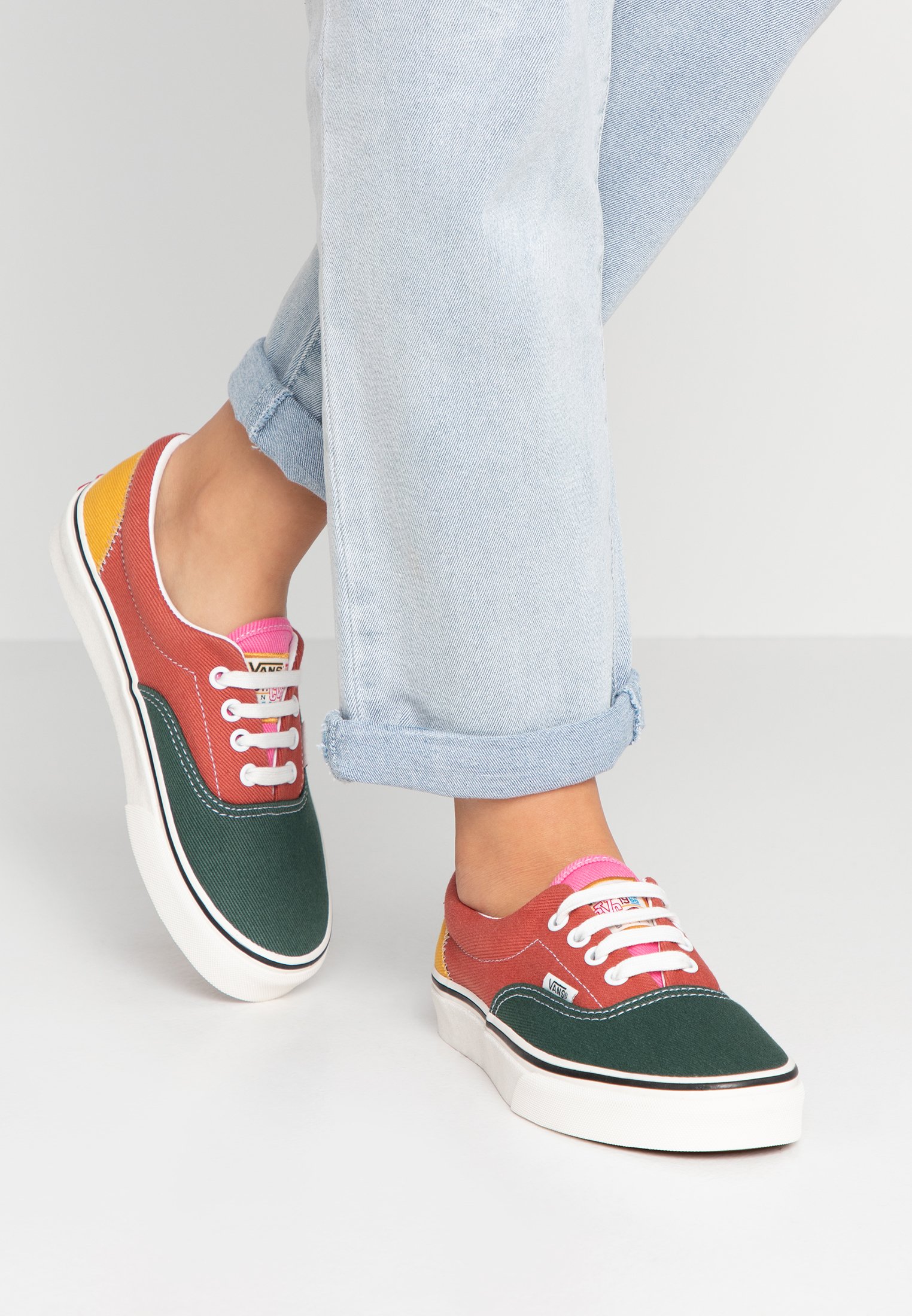 vans era multicolor