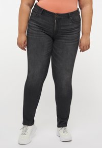 Mörk tvättade smala jeans med midjehöjd, med en framzipper och knäppning, fem fickor och en slät denimtextur.