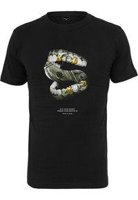 Svart bomull t-skjorte med et dristig grafikk av en munn med gullbelagte tenner og dollarregninger, akkompagnert av hvit tekst under.