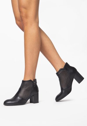Ankle boot