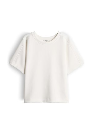 Witte T-shirt met korte mouwen en losse pasvorm, ronde halslijn, zichtbare naadtoeslagen op de mouwen en schouders, getoond tegen een effen achtergrond.