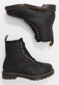 Dr. Martens Stivaletti stringati - black