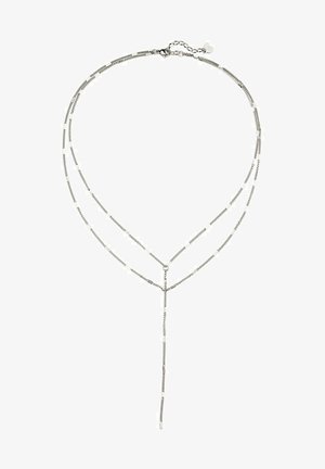 Collier en argent à plusieurs couches avec deux chaînes de longueurs différentes, présentant de petits accents rectangulaires et un design en Y, fermeture à clip au dos.