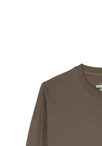 Braunes Langarm-T-Shirt mit geripptem Kragen, innen im Ausschnitt mit einem Logo-Tag versehen und in lässigem Schnitt. Aus weichem Baumwollstoff gefertigt.