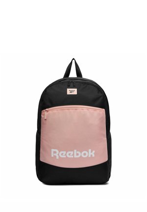 Sort og pink rygsæk med frontlynlåslomme, topgreb og stort hvidt Reebok-logo på den pink sektion.