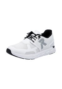 Vit idrottssko med ett andningsbart mesh-överkänsligt lager, svarta snören och en texturerad sula. Grå logotyp på sidan.