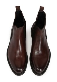 Braune Leder Chelsea Boots mit einem schlanken Design, elastischen Seitenpaneelen und einer strukturierten schwarzen Gummisohle für guten Halt.