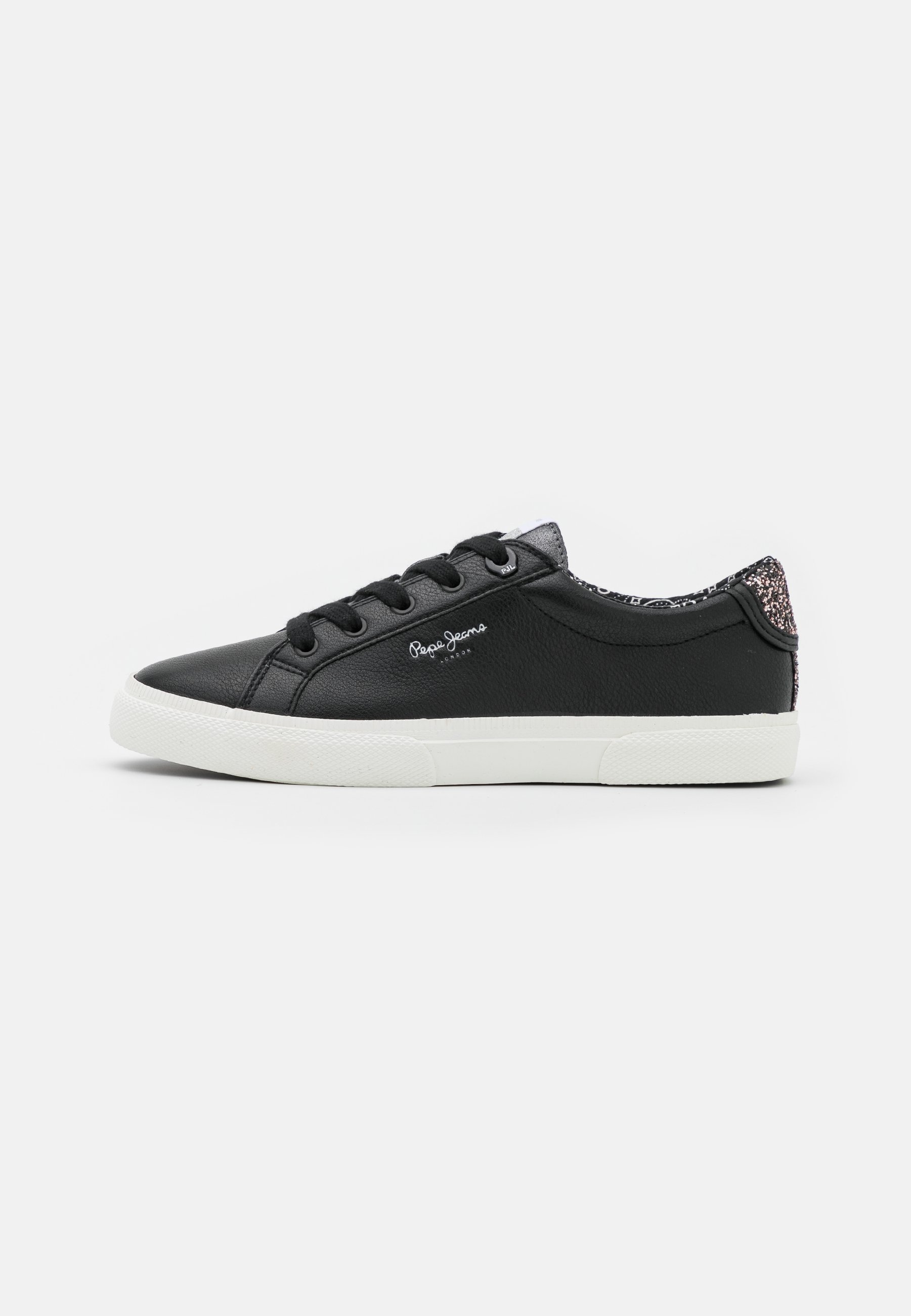 black plain trainers