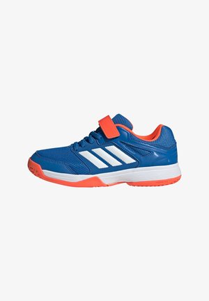 Blauwe sportieve schoenen met een bovenwerk van gaas en witte strepen. Heeft een oranje band, oranje accenten en een gestructureerde rubberen zool.