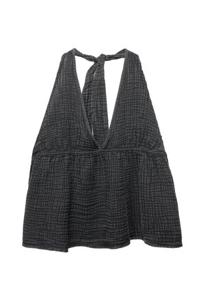 Top halter en texture froissée noire avec un décolleté en V profond et une fermeture à nouer à l'arrière. Forme fluide avec une taille froncée.