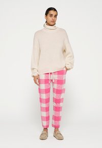 10DAYS JOGGER CHECK - Jogginghose - bright pink