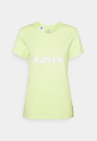 Camiseta de algodón de manga corta en color verde lima. Lleva un logo circular blanco con "Levi's" y "EST. 1873" impreso en la parte frontal.