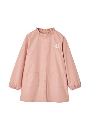 Hellrosa Langarmjacke mit Rüschenkragen, Druckknöpfen, zwei Vorderentaschen und kleinem weißem Blumendesign auf der Brust.