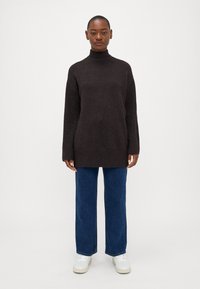 Vero Moda Petite VMIRIS HIGHNECK - Džemperis - chocolate torte melange