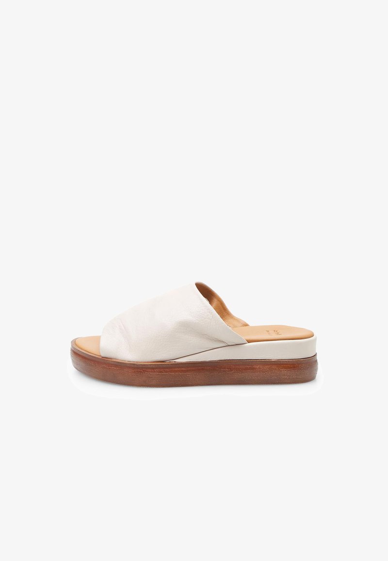 Bata Muiltjes - bianco