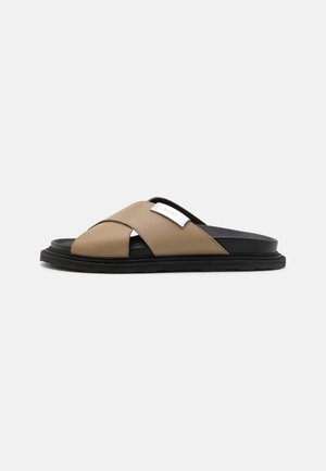 MOSCHINO Tagant lahtised kingad - beige