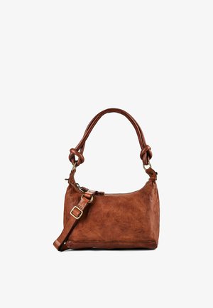Braune Lederschultertasche mit oben geknotetem Griff an beiden Enden und einem verstellbaren Riemen mit Schnalle, vor weißem Hintergrund dargestellt.