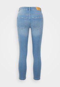 JDY Petite JDYNEWNIKKI LIFE BUTTON - Calças de ganga de corte skinny - light blue denim