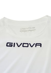 Hvid sports skjorte lavet af letvægtsstof, med rund halsudskæring og "GIVOVA" logo broderet i marineblå på brystet.