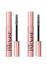 Des tubes de mascara avec une finition métallique rose, du texte noir "LASH PARADISE" et deux applicateurs spiralés noirs. Design cylindrique lisse, taille compacte.
