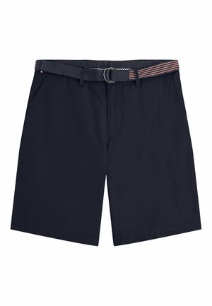 Marineblaue Herrenshorts mit zwei Seitentaschen und einem gestreiften Stoffgürtel mit einer doppelten Metallring-Schnalle.