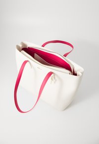 Lacoste SHOPPING BAG - Velika torba - farine petunia