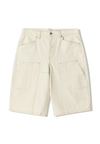 Shorts cargo beige realizzati in tessuto testurizzato, con due tasche frontali, due tasche laterali e dettagli cuciti.