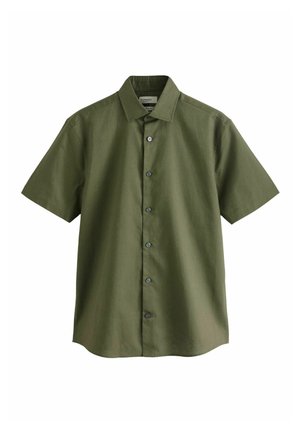 Herren Kurzarm-Hemd in Olivgrün mit spitzem Kragen und sechs sichtbaren Knöpfen auf der Vorderseite.