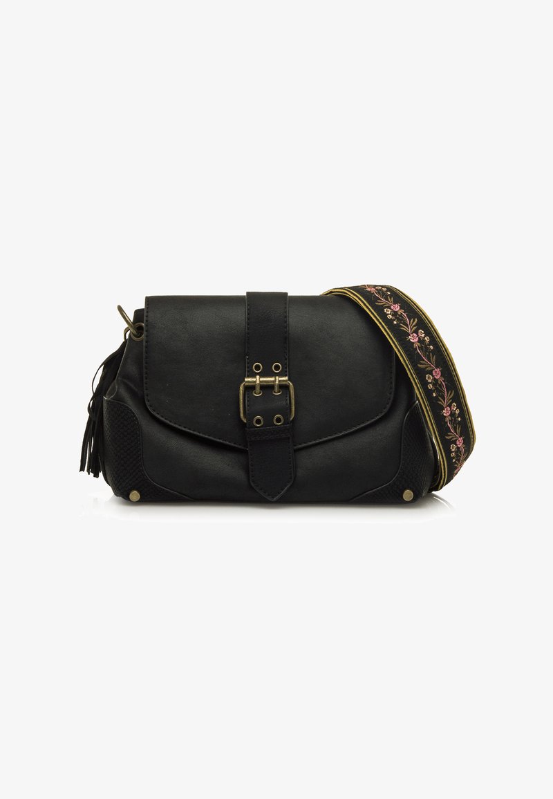 Borsa a tracolla in pelle nera con pattina frontale, dettaglio a fibbia, frange decorative e una tracolla a motivo con ricami floreali rosa.