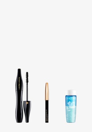 Mascara noir Lancôme avec applicateur, crayon eye-liner noir à embout doré, et petite bouteille bleue de démaquillant pour les yeux.