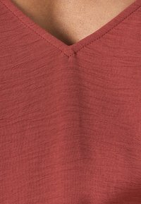 Vero Moda Vestido informal - red