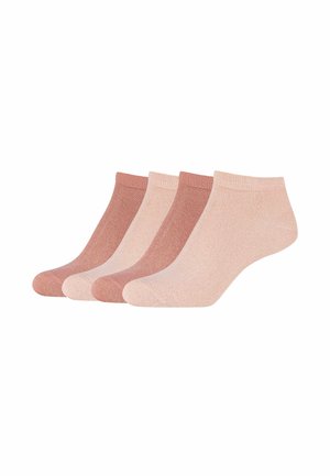 Vier paar crew-sokken in verschillende tinten roze en beige, gemaakt van zacht materiaal, met een gladde textuur en ribbelmanchetten.