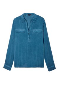 Camicia blu a maniche lunghe in tessuto leggero, con colletto, due tasche frontali e una chiusura con bottoni. Texture liscia, vestibilità comoda.