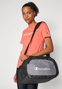 Champion ICONS CREWNECK CONTRAST LOGO - Triko s potiskem - coral