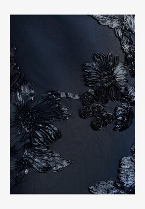 Friends Like These, REGULAR FIT - TEXTURED DRAPED ONE SHOULDER MIDI DRESS . - Ballkleid - navy