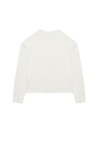 Weißer, langärmeliger, kürzer geschnittener Pullover mit rundem Halsausschnitt. Glatte Textur, minimalistisches Design und keine sichtbaren Verzierungen oder Muster.