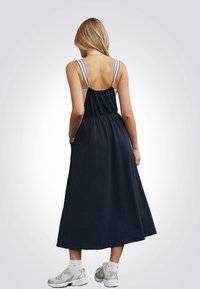 Cupshe SLEEVELESS  - Žerzejové šaty - dark blue
