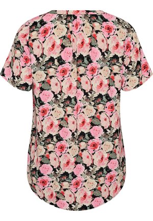 Blúzka s krátkym rukávom a zaobleným lemom, pokrytá ružovým a krémovým kvetinovým vzorom ruží na čiernom pozadí.