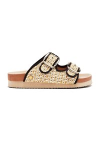 Sandali slip-on intrecciati con due fibbie regolabili, featuring una combinazione di colori beige e nera, una tomaia testurizzata e una suola spessa e imbottita.