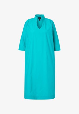 Turkis knælængde kjole med 3/4 ærmer, V-hals og plisserede detaljer nær kraven.