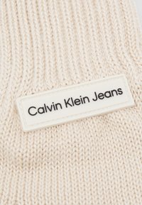 Calvin Klein Jeans PATCH GLOVES - Rukavice - birch