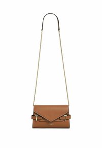 Sac bandoulière en cuir marron avec un rabat géométrique, une anse en chaîne dorée et des accents métalliques décoratifs. Présente des coutures contrastées.