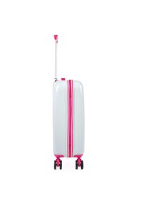 Maleta rígida de color blanco brillante con un zipper y acentos en rosa. Cuenta con un asa retráctil y cuatro ruedas negras para facilitar su movilidad.