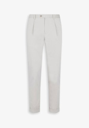 Hellgraue, maßgeschneiderte Hose mit Gürtelschlaufen, vorderen Falten, Knopfverschluss und umgeschlagenen Säumen.