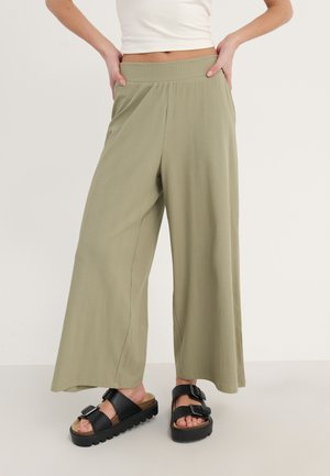 Pantaloni - light green