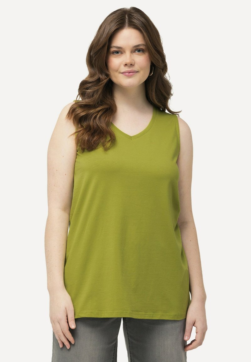 Top verde senza maniche con scollatura a V, realizzato in un tessuto morbido e liscio. Design semplice con una vestibilità comoda, senza fantasie o decorazioni.